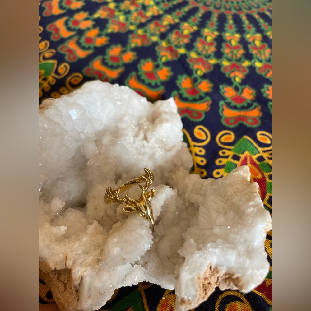 18k Solid Gold Stag Ring - image 1